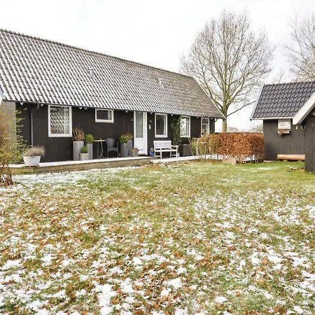 Three-bedroom Holiday In * Asperup